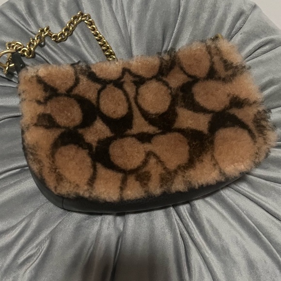 Coach X Jennifer Lopez Brown and Black Shoulder Bag with Elegant Design - Picture 3 of 5